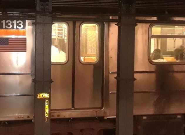 Dos muertos arrollados por el mismo tren: no cesa la violencia en el Metro de Nueva York