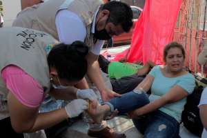 Caravana migrante avanza por el sureste de México rumbo a EE.UU.; miles cruzan garita sin ser detenidos