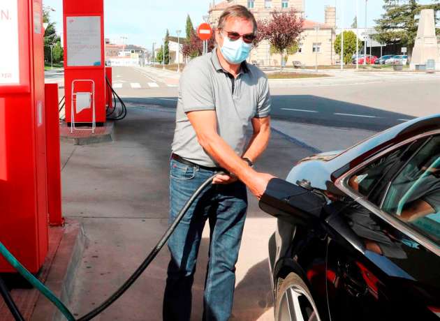 Presidente Biden dice que no sabe cuándo bajará el disparado precio de la gasolina en Estados Unidos, pero "no será este año"