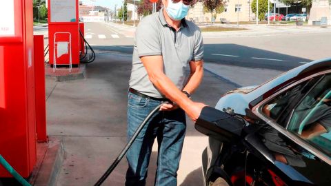 El precio del combustible se ha disparado dentro y fuera de EE.UU.