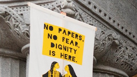 Organizaciones como Voces de la Frontera presionan a demócratas para abrir camino a la ciudadanpia a indocumentados.