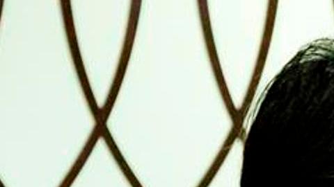 Mako y su esposo Kei Komuro al anunciar su enlace en Tokio, el martes 26.