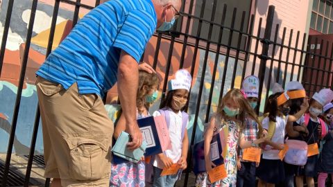 Buena nota en el día cero del mandato de vacunación de maestros en escuelas de NYC