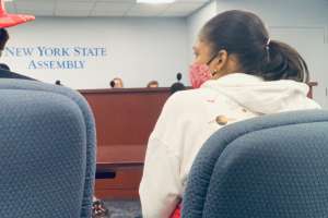 Denuncian que familias negras y latinas son acusadas injustamente de abuso y maltrato infantil en Nueva York