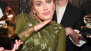 Adele apela a Twitter ante la suspensión temporal de los servicios de Facaebook, WhatsApp e Instagram.
