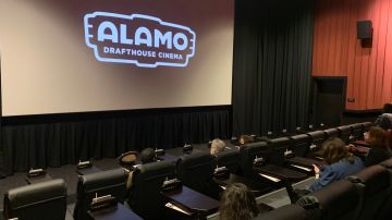 Una de las salas de cine del nuevo Alamo Drafthouse en Lower Manhattan.