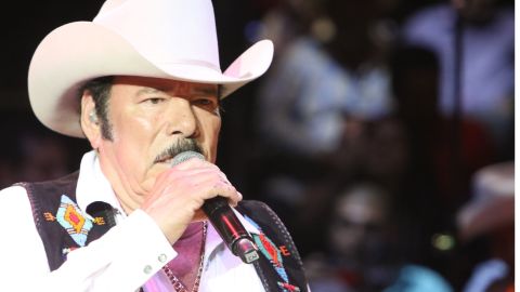 Lalo Mora.