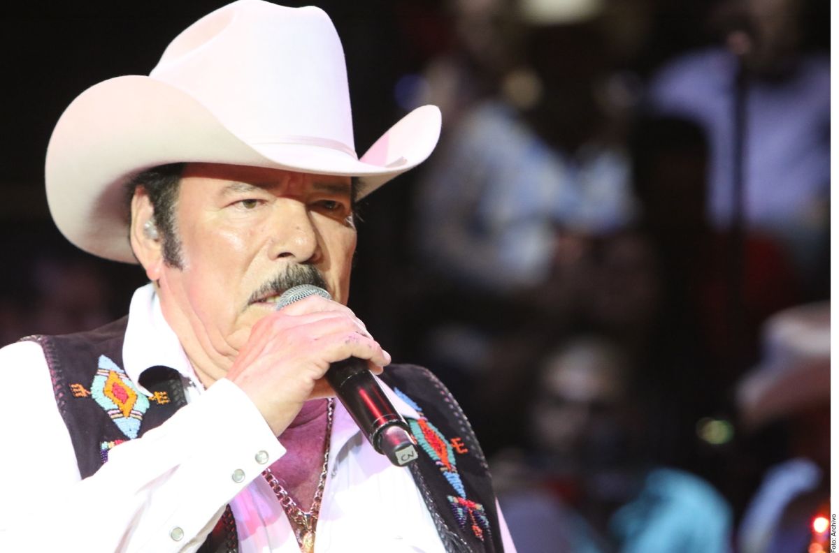 This is what Lalo Mora’s daughters said after the singer improperly touched a fan