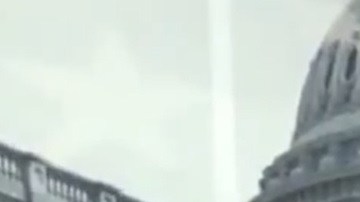 El senador Bernie Sanders criticó a sus colegas Joe Manchin y Kyrsten Sinema.