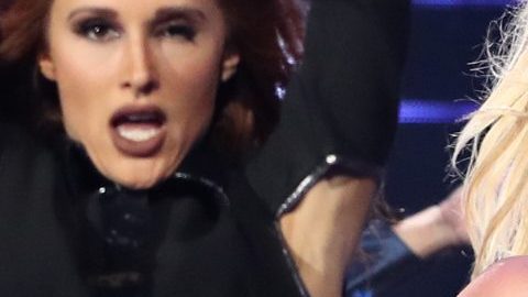 Britney Spears hace revelador baile en Instagram y algunos fans se preocupan.