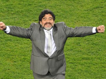Maradona recibe homenaje con el Maradolar