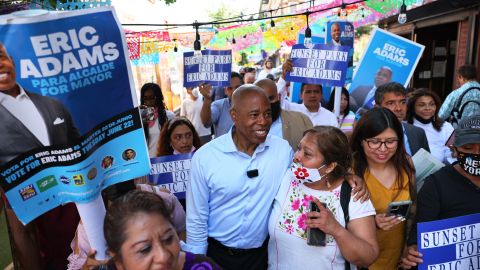 La campaña de Eric Adamas ha dirigido parte de su atención hacia las comunidades inmigrantes de la ciudad de Nueva York.