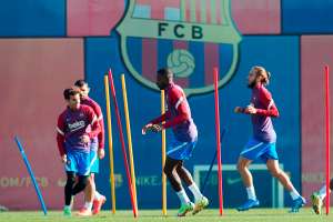 Mientras cierran llegada de Xavi el FC Barcelona ya hizo oficial a su nuevo entrenador interino