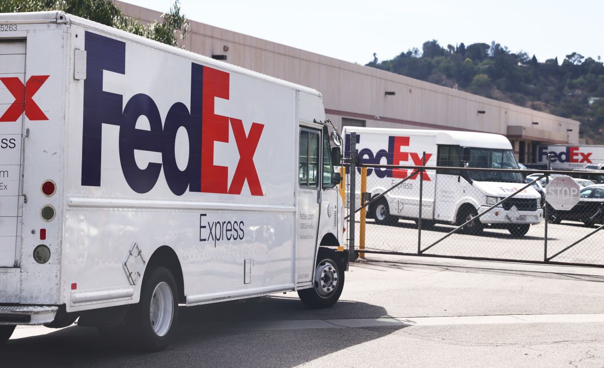 Un extrabajador de FedEx emprendió su negocio ilícito con bienes que robaba a la compañía de mensajería.