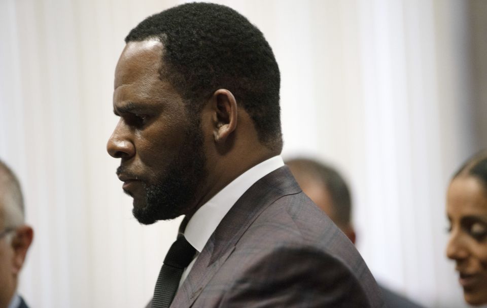 R. Kelly ordered to pay 0,000 in compensation to two of his abuse victims