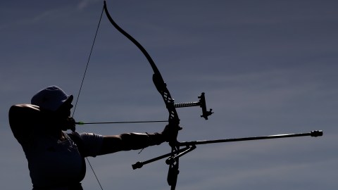Hombre con un arco