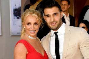 Sam Asghari niega haber abandonado a Britney Spears durante su supuesto colapso mental