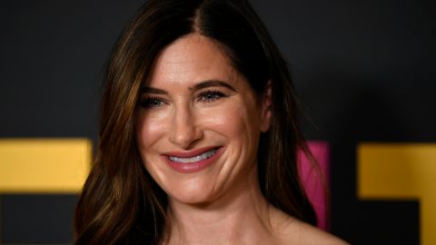 La actriz Kathryn Hahn presente en el estreno de "Transparent Musicale Finale" en Los Ángeles, California.