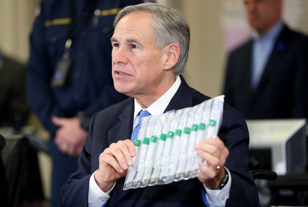 Greg Abbott issued an order banning vaccination mandates in Texas