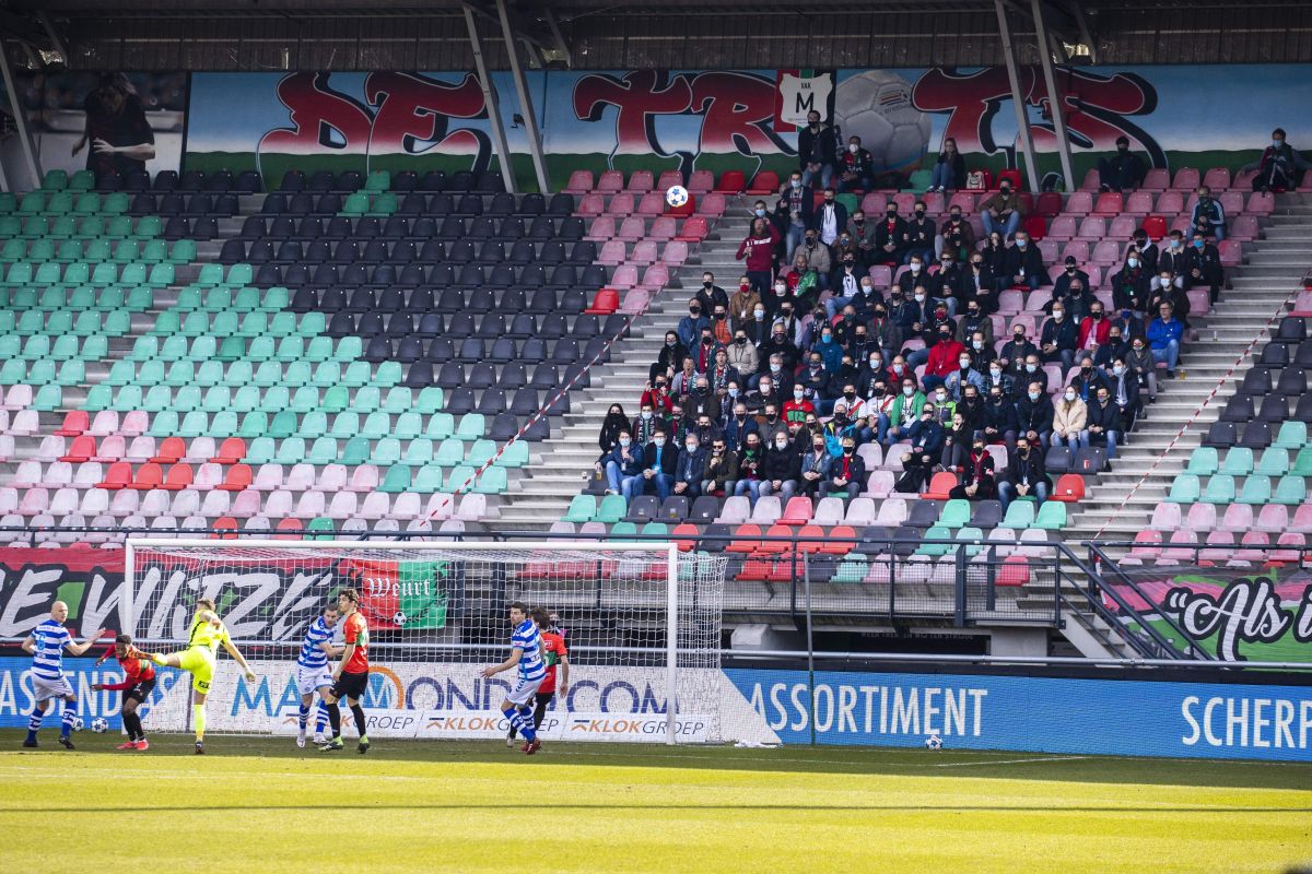 What a danger! Eredivisie stadium bleachers collapse during celebration