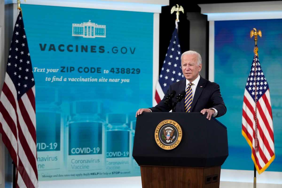 El presidente Joe Biden en una conferencia a mediados de este mes para insistir en los mandatos de vacunación para trabajadores.