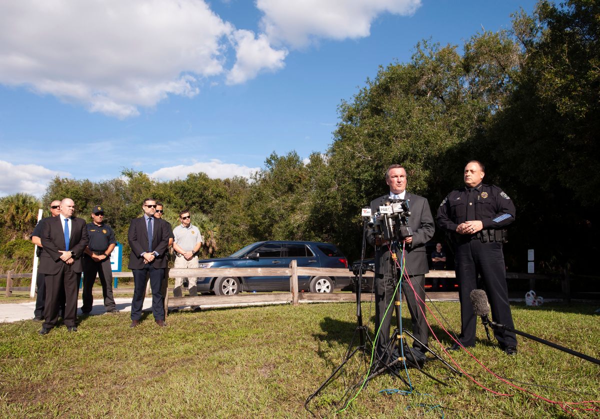El agente especial del FBI en Tampa, Florida, Michael McPherson, habla sobre restos humanos que podrían ser de Brian Laundrie.