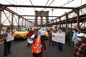 Taxistas amarillos de Nueva York cumplen 8 días en huelga de hambre