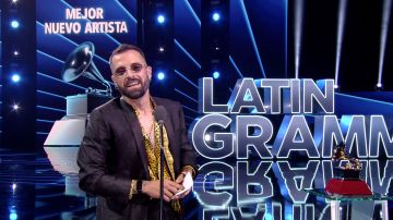 Mike Bahía en los premios Latin Grammy