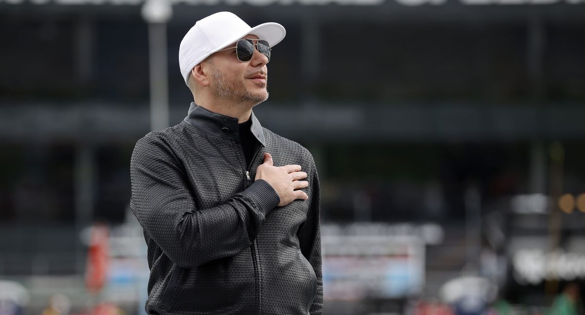 Pitbull sends harsh message to critics of the United States: “Go back to your country”