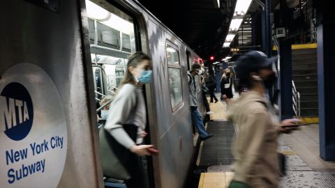 Pasajeros en el Metro de Nueva York.