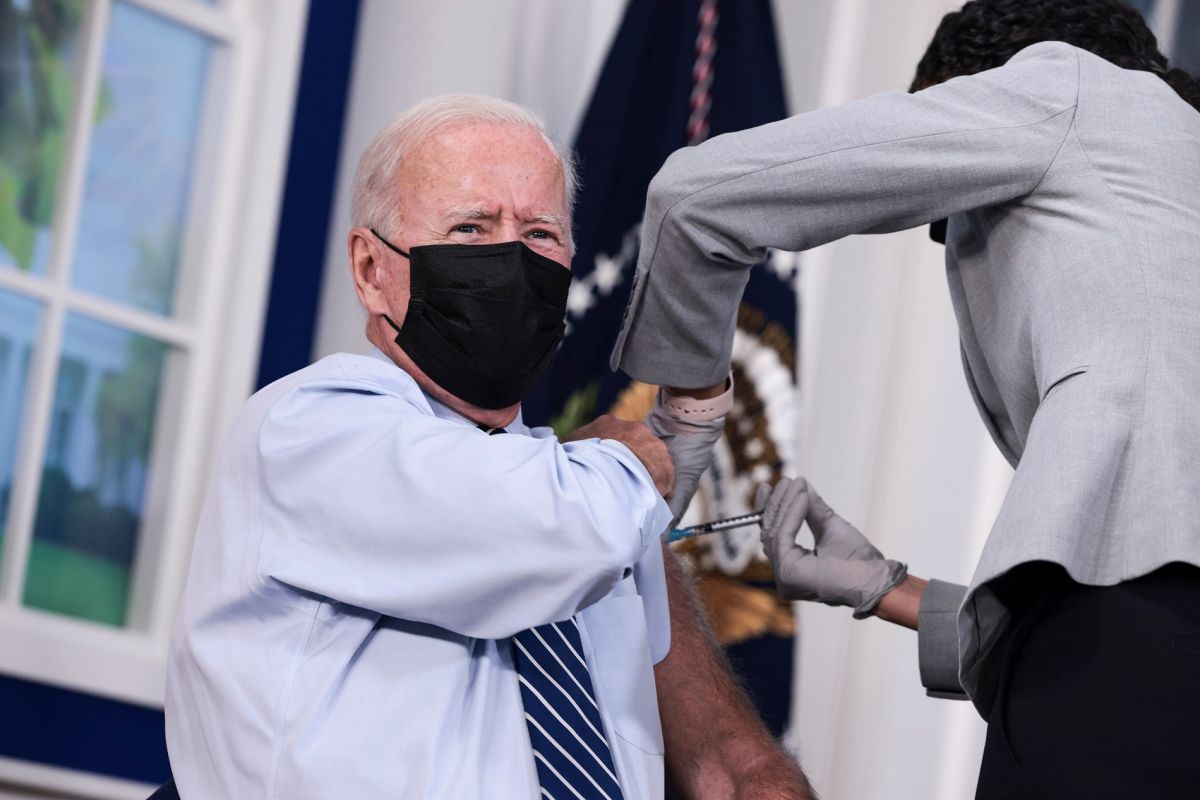El presidente Biden incluso tiene una tercera dosis de la vacuna de Pfizer.