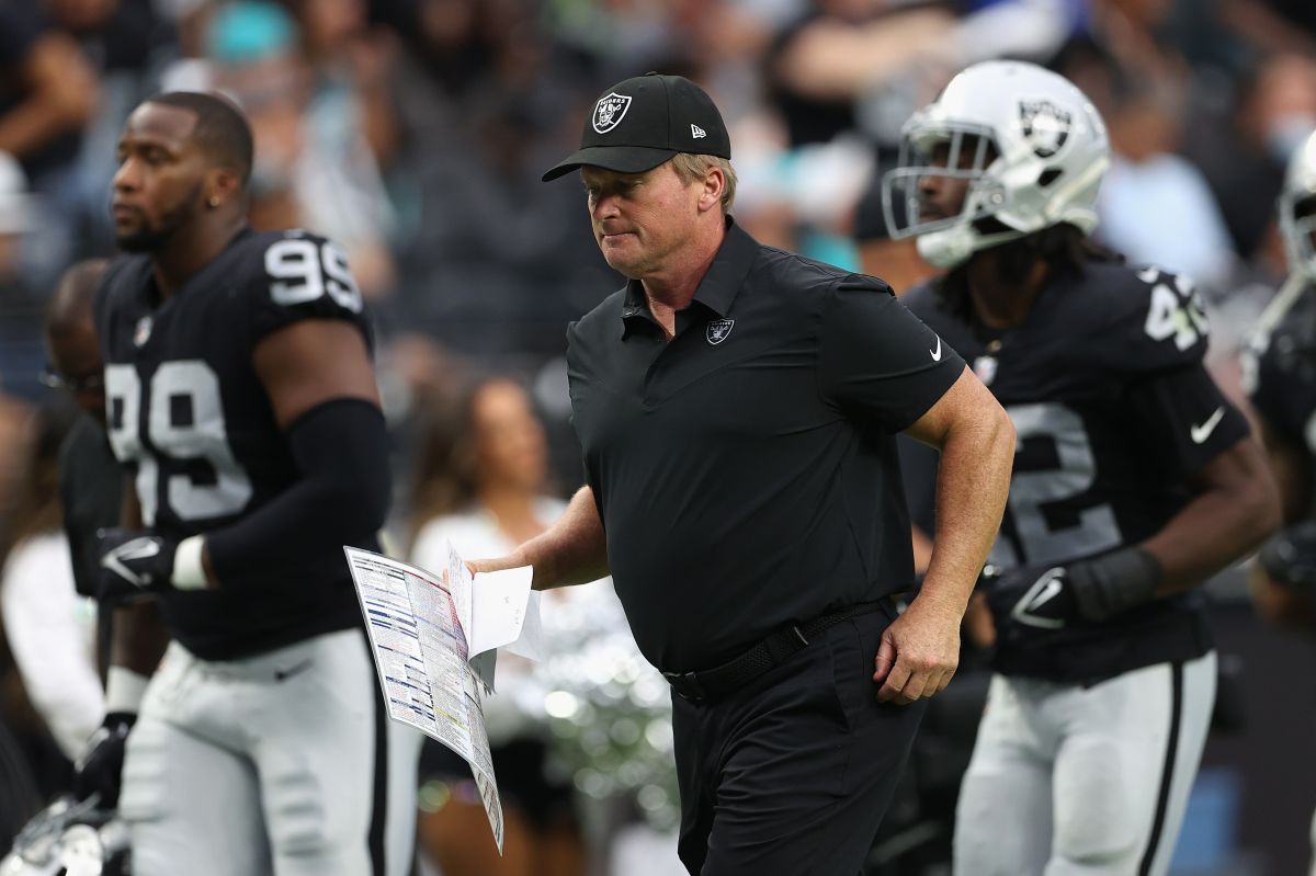 Jon Gruden, coach de los Raiders, dijo a ESPN que se disculpaba.