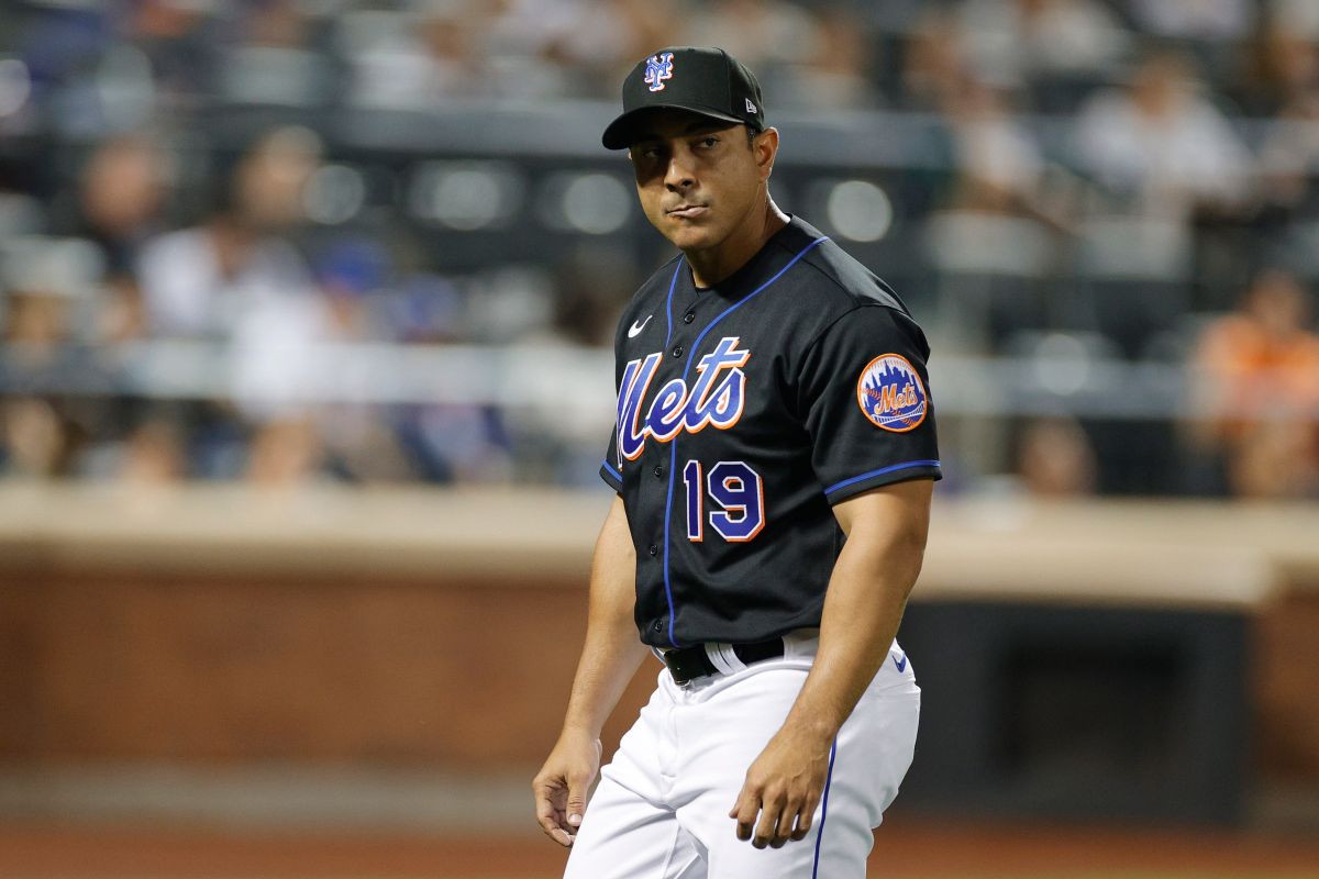 New York Mets fired Dominican manager Luis Rojas