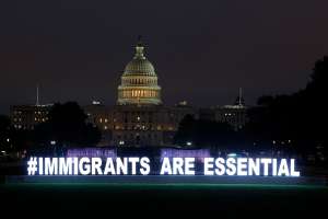 Por qué la Oficina de Presupuesto del Congreso debe revisar el plan para inmigrantes indocumentados
