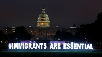 El Congreso revisa el impacto fiscal de una protección para inmigrantes.