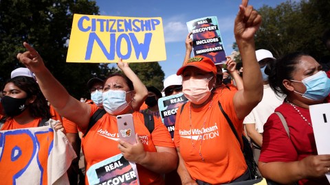 Miles de inmigrantes han realizado marchas en D.C. para exigir a congresistas cumplir su promesa a inmigrantes.