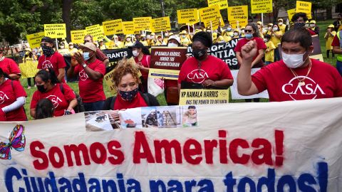 Activistas han realizado marchas para presionar por la protección de los inmigrantes.