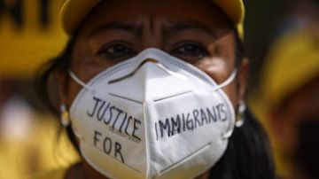 Activistas presionan al Congreso por una reforma migratoria.