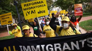 Organizaciones civiles han realizado mítines para presionar al Congreso por una reforma migratoria.