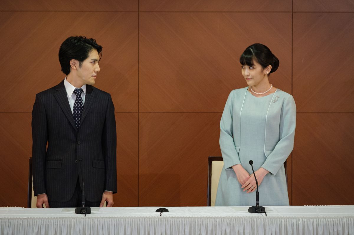 La princesa Mako y su esposo Kei Komuro tras contraer matrimonio en Japón, en octubre 2021.