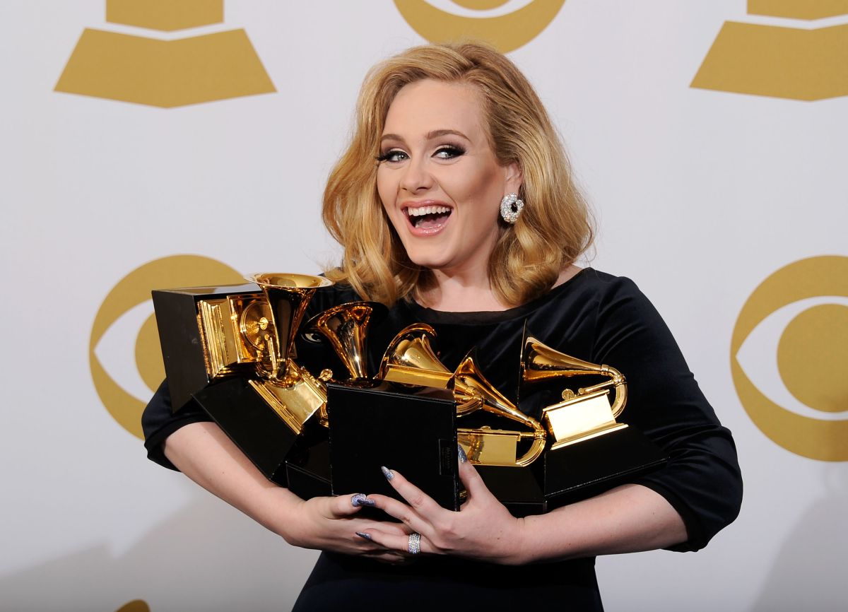 Adele confirma que tendrá una entrevista especial con Oprah y se transmitirá en noviembre. 