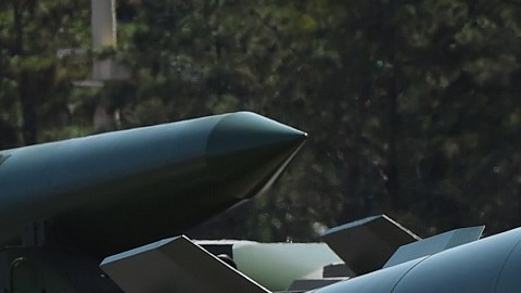 China muestra constantemente su poder militar.