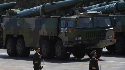 China muestra constantemente su poder militar.