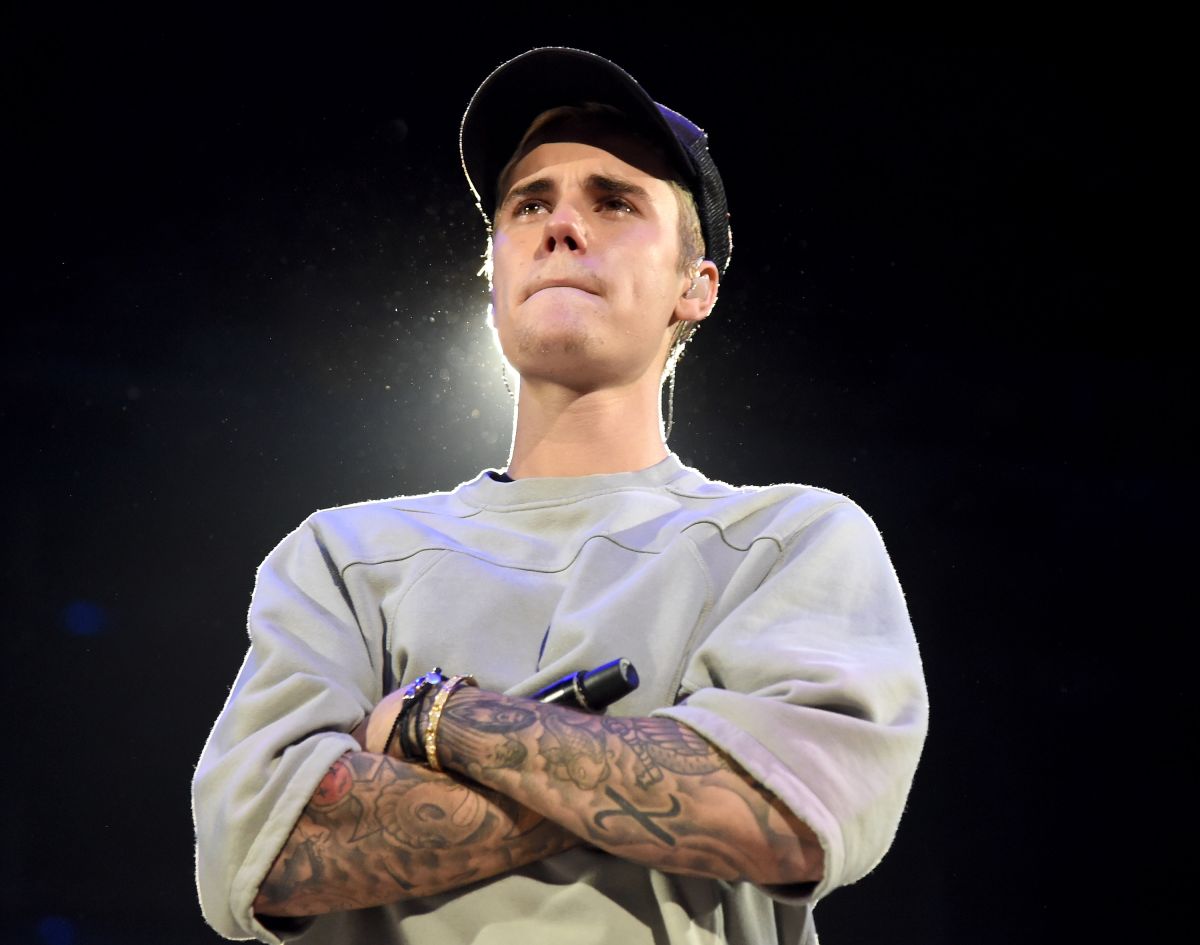 El cantante canadiense hace acto de presencia en el performance An Evening With Justin Bieber.
