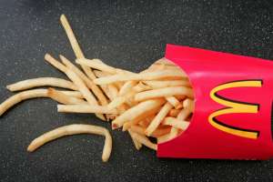 McDonald's pagará hasta 21 dólares por hora por escasez de empleos