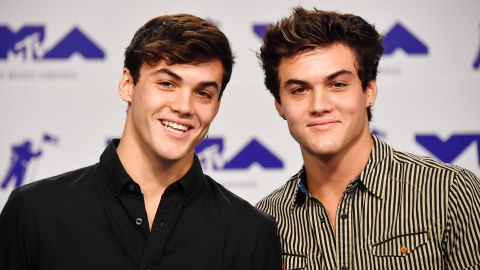 Los youtubers Ethan y Grayson Dolan vendieron su moderna mansión en Encino