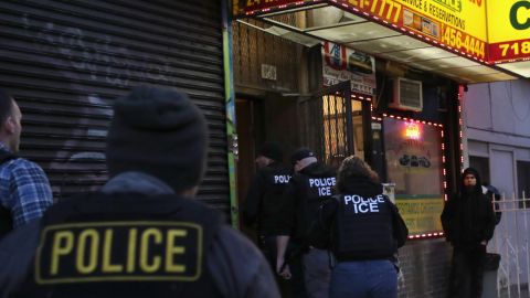 La Administración Biden cambió sus políticas de detenciones, pero siguen siendo criticadas.