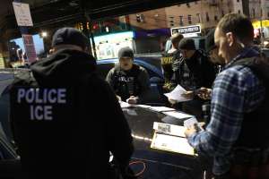 Bloquean entrada de cárcel en Nueva Jersey para exigir la liberación de inmigrantes
