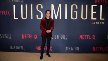 Diego Boneta en la alfombra roja de 'Luis Miguel, la serie'