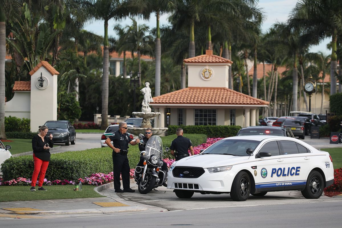 Shooting on the street in Florida left two police officers injured and the alleged gunman dead